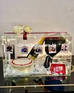 Valentine's Day Gift Box Lahore - SameDayFlowers.pk